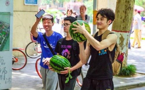 长沙大学吃瓜,吃瓜群众揭秘校园热点事件