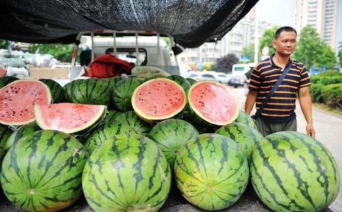 卖衣服吃瓜案例,一场跨界营销的时尚盛宴