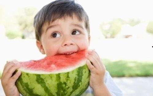 龙凤胎姐妹吃海瓜的好处,揭秘健康成长的秘密营养