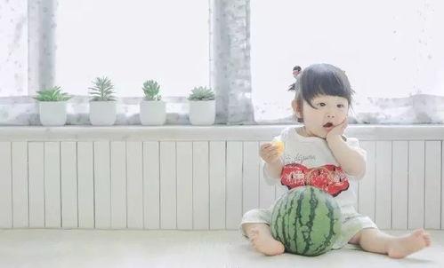 吃瓜主题儿童摄影女孩,童趣盎然——吃瓜主题儿童摄影女孩风采展示