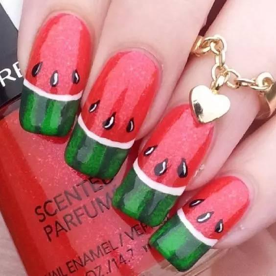 穿戴美甲吃瓜,双重享受的潮流生活