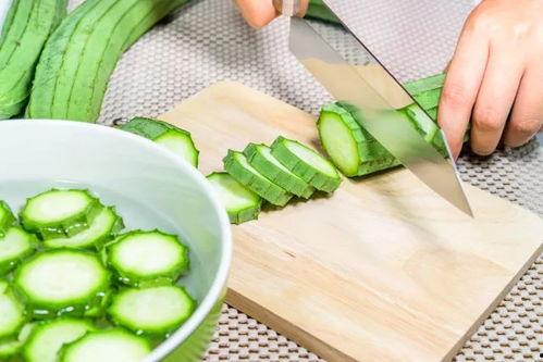 夏天怎么吃瓜的,瓜果飘香，清凉一夏的吃瓜攻略